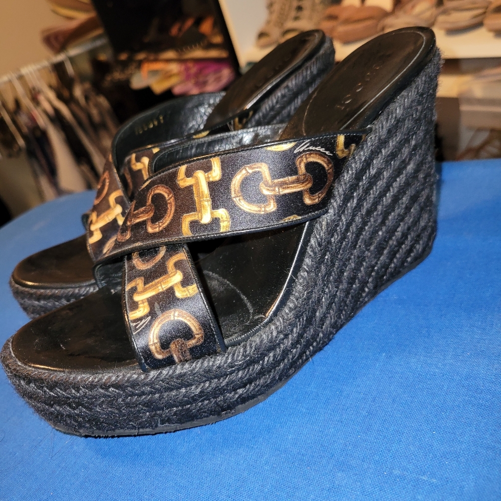 Gucci Wedges size 6